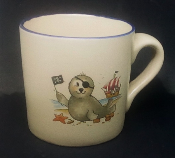 Keramik-Tasse  - Becher mit Wunschname – Motiv: 1 x Robbe / Pirate Seal