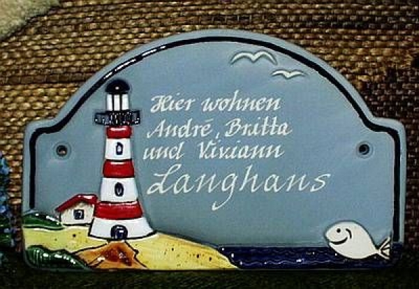 Keramik-Türschild – Leuchtturm und Fisch – 20,5 x 13 cm – Schriftfeld blaugrau – Handarbeit