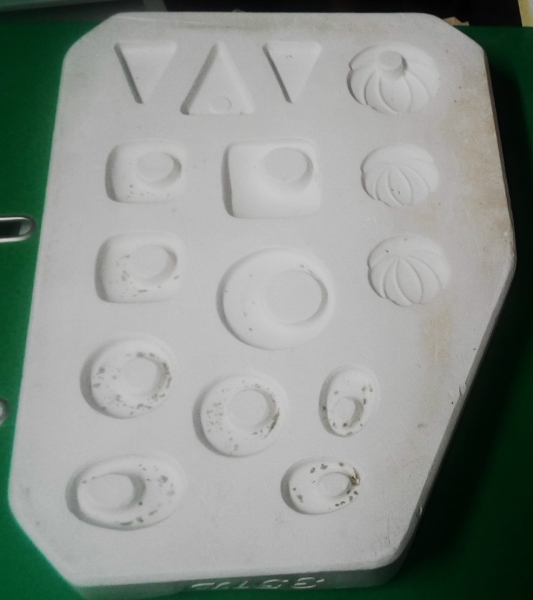 DUNCAN-Gießform – neu –  15 Anhänger / Ohrringe bis 4 x 4 cm – auch als Eindrückform für plastischen Ton - USA