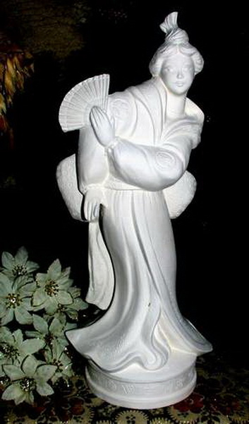 Japanerin – 38 cm hoch – Schrühware
