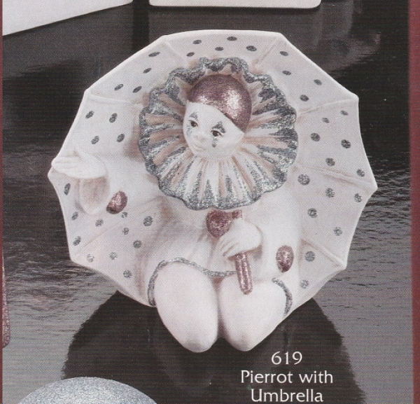 Pierrot with Umbrella – 15,6 cm hoch – Schrühware