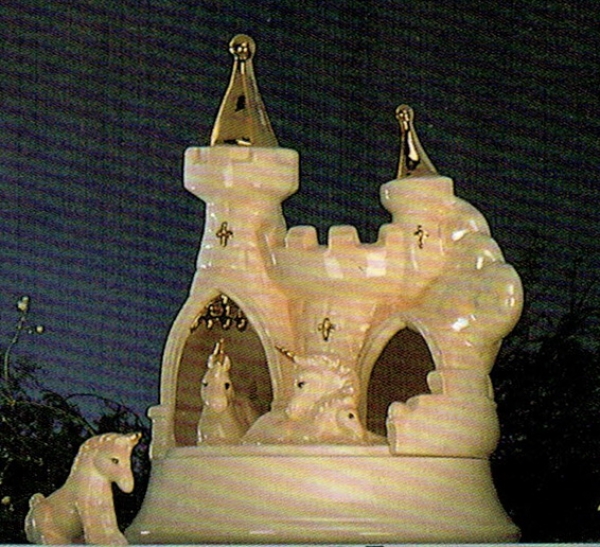 Spieluhr – Schloss mit Einhörnern – 28 cm hoch – Schrühware