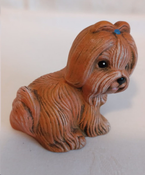 Hund – braun – Shih Tzu – 8 x 8 cm   – Handarbeit aus Keramik – aufwändig bemalt – Unikat