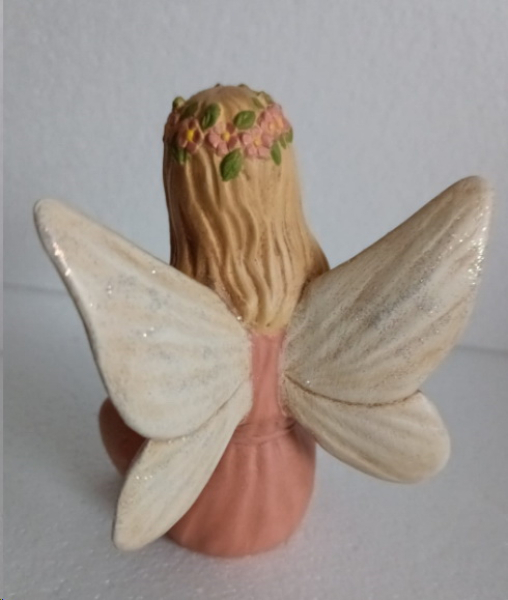 sitzende Elfe – 12 cm hoch – Handarbeit aus Keramik – sehr schönes Unikat