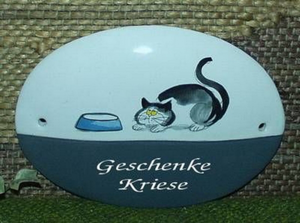 Keramik-Türschild – Katze mit Futternapf – 15 x 10,3 cm – Farbauswahl für Schriftfeld – Handarbeit