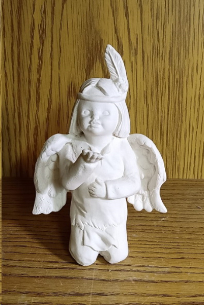 Indianerengel – kniender Junge – 12,7 cm hoch – Schrühware