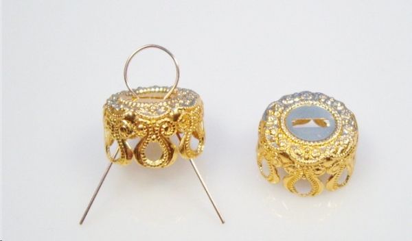 Kappe und Drahtbügel für Kugeln und Ostereier – Kappe 16 mm - Bügel-Öse 8 mm – Kappe goldfarben – Drahtbügel verkupfert