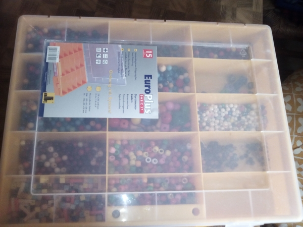 Perlen-Mix – 550 g in Sortierbox Beschreibung beachten!
