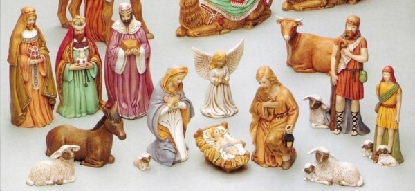 RIVERVIEW-Krippe - extragroß – 14 Figuren ohne Kamele - Figuren bis 29 cm hoch – Schrühware