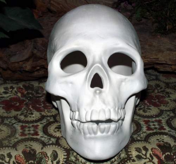 Halloween-Schädel – Totenkopf – 18 x 11,5 x 15 cm – ausgeschnitten zum Beleuchten – Schrühware