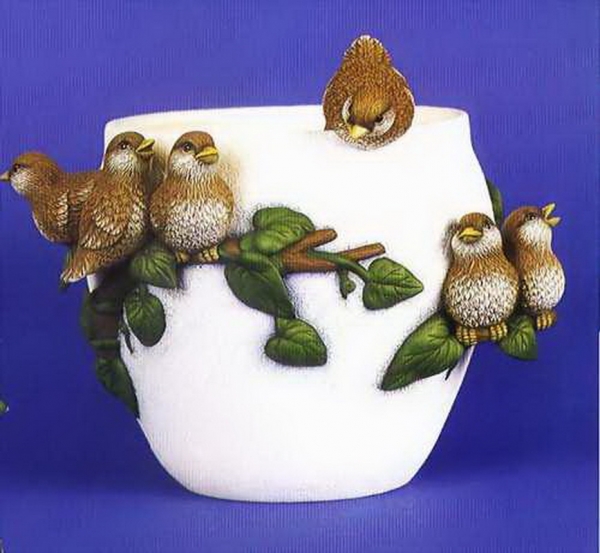 Blumentopf mit Weinranken und Vögeln – 22,8 cm hoch – Schrühware