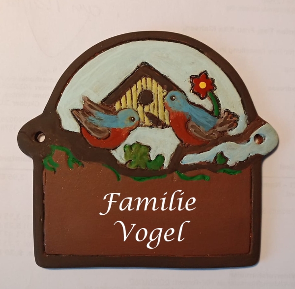 Keramik-Türschild – Vogelpaar und Vogelhaus – 12 x 11 cm – Schriftfeld braun – Handarbeit