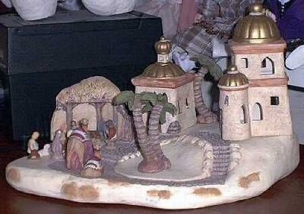 orientalisches Weihnachtsdorf – 17 Teile – bis 20 cm hoch – Basis 40,5 x 43 cm mit Öffnungen für Beleuchtung –  Schrühware