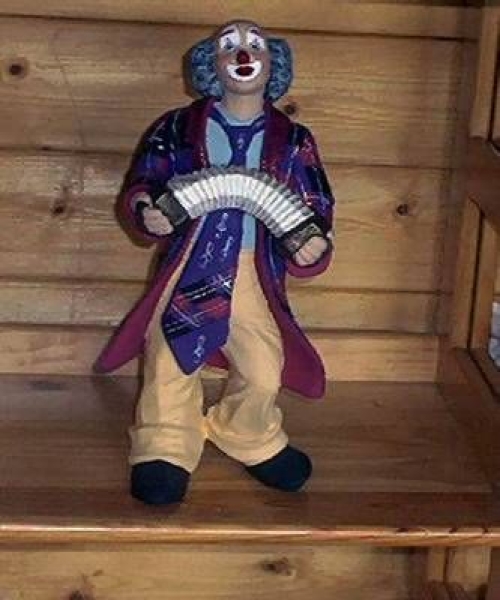 Clown mit Ziehharmonika – 35 cm hoch – Schrühware