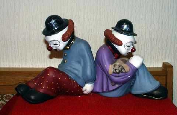 Buchstützen im 2er-Set – 2 verschiedene Clowns – je 22 cm hoch – Schrühware