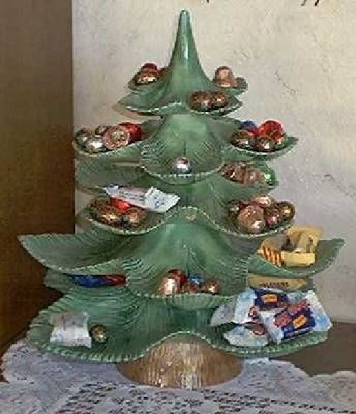 Weihnachtsbaum mit Schalen - Schrühware