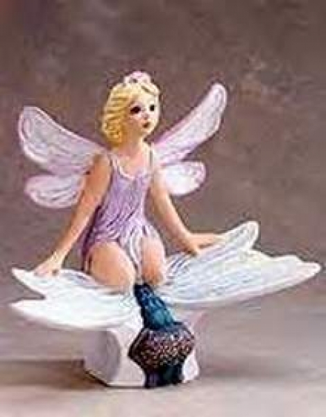Elfe auf Libelle – 23 cm hoch – Schrühware