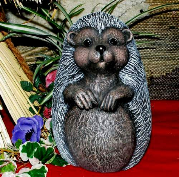 Stehender Igel von GARE - 23 cm hoch - auch für Erdhaufen G-3406 – Schrühware
