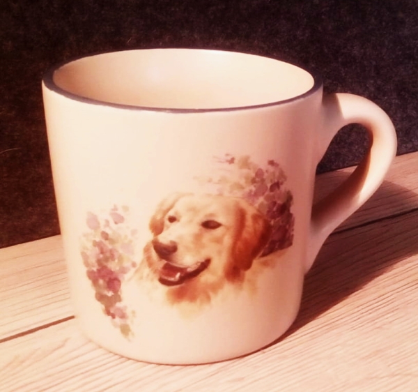 Keramik-Tasse - Becher mit Wunschname – Motiv: 1 x Golden Retriever – Hund