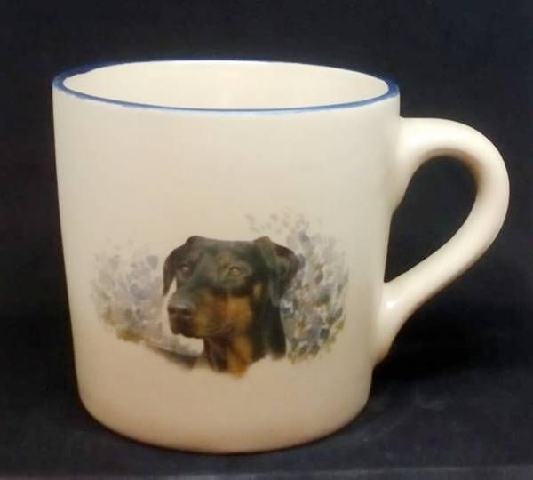 Keramik-Tasse  - Becher mit Wunschname – Motiv: 1 x Hund – Dobermann