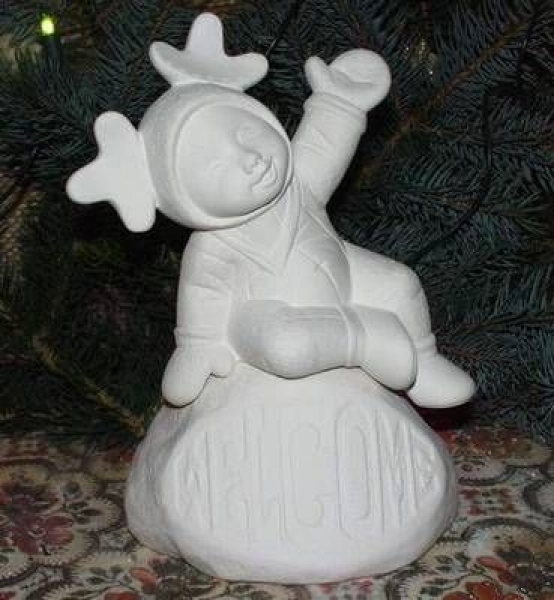 Rentier-Baby auf Welcome-Stein – Stein 15 x 10 cm – Rentier 19 cm – Schrühware