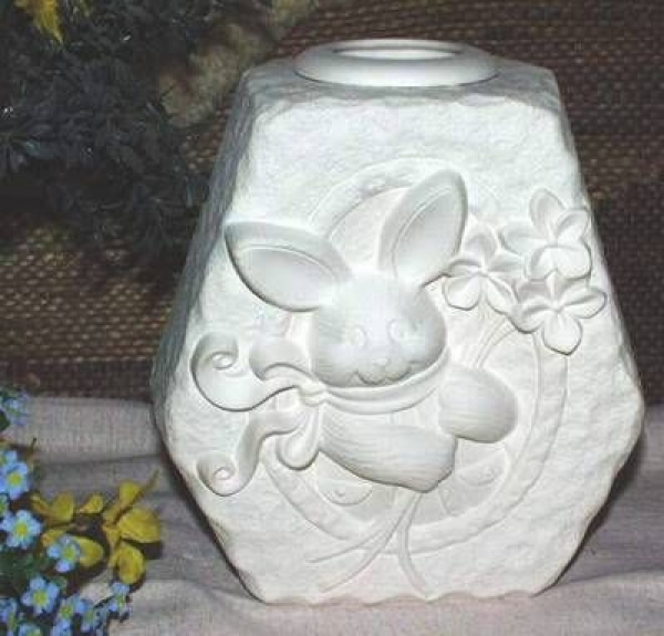 Kleiner Teelichthalter - Hase und Stiefmütterchen - 18,5 cm hoch - Schrühware