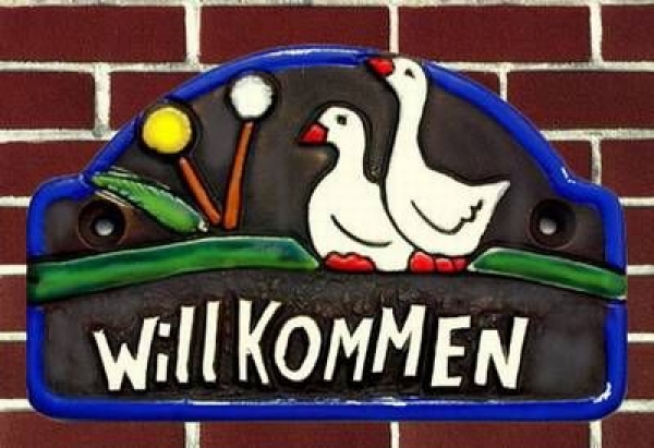 Willkommens-Schild mit Gänsen – 13 x 8 cm mit festem Text