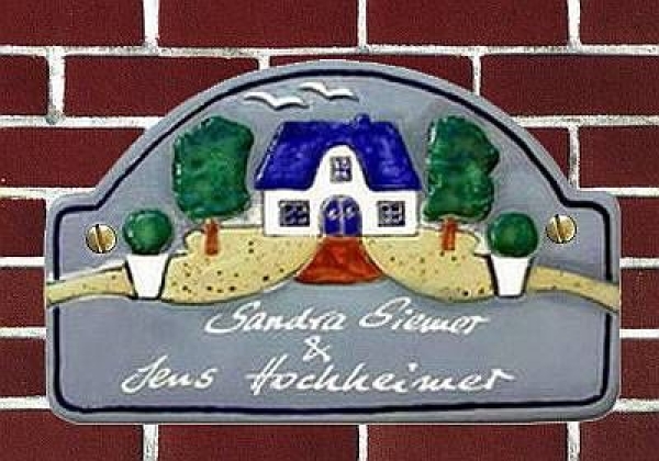 Keramik-Türschild – große Villa mit Bäumen – 21,5 x 13,5 cm – Schriftfeld grau – Handarbeit