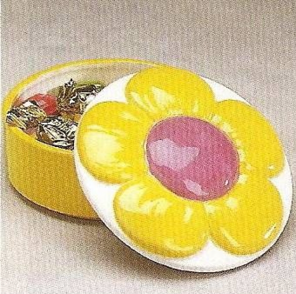 Dose mit Blumen-Motiv – Schrühware