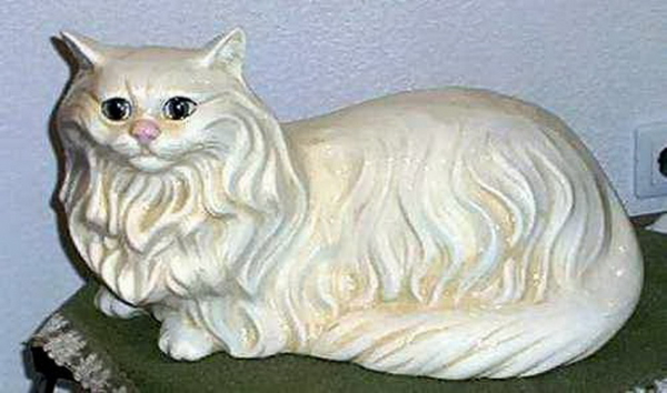 Große liegende Perserkatze – 41 cm lang  - 24 cm hoch – wetterfest glasiert – Handarbeit – 2. Wahl – siehe Beschreibung