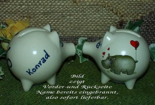 Sparschwein mit Stopfen – 10 x 8,5 x 8,5 cm - Nilpferdmotiv – fester Name: Konrad
