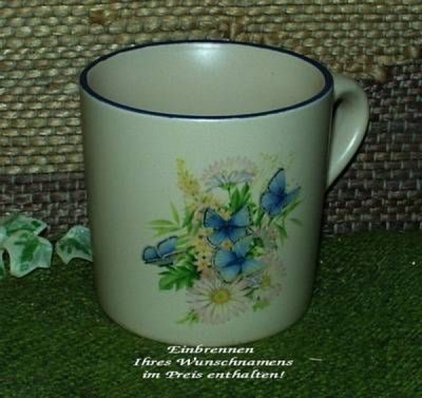 Keramik-Tasse - Becher mit Wunschname – Motiv: 1 x Schmetterlinge & Margariten 75 mm