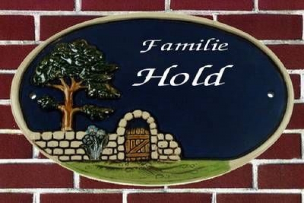 Keramik-Türschild – Baum mit Mauerbogen - blau