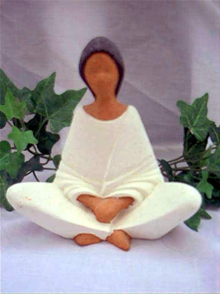 Indianerin mit Krug / Vase - sitzend – Serene Image Sitting – 12,5 cm hoch - Schrühware