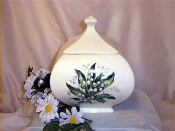 Pagoden-Dose mit Deckel – 19 cm hoch – Schrühware
