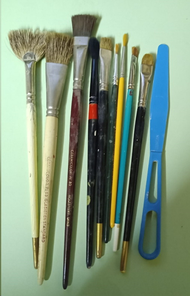 Pinsel im 10er-Set – gebraucht – Zusammenstellung laut Foto – u. a. ARISTOCRAT - CERAMICOLOR – DUNCAN – ELCO
