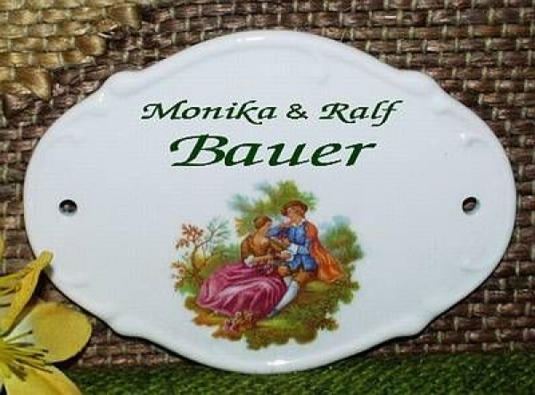 Porzellan-Türschild – Nostalgisches Paar – 11,2 x 8,5 cm – Text: max. 2 Zeilen mit 4 und 8 Buchstaben – Handarbeit – Unikat
