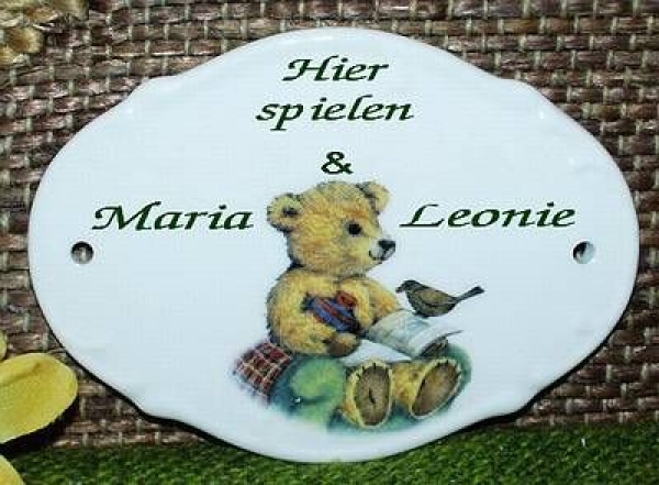 Porzellan-Türschild – Teddy – 11,2 x 8,5 cm – Text: max. 1 Zeile mit 7 Buchstaben – Handarbeit – Unikat