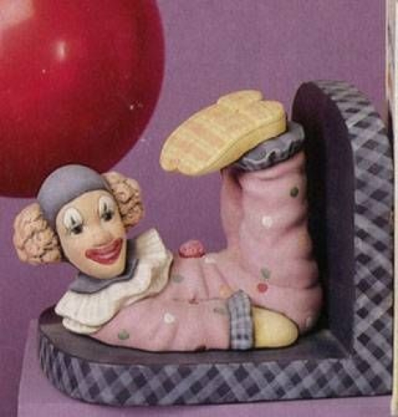 Clowns im 2er-Set – sitzend und liegend – auch als Buchstützen – je 17,5 cm – Schrühware