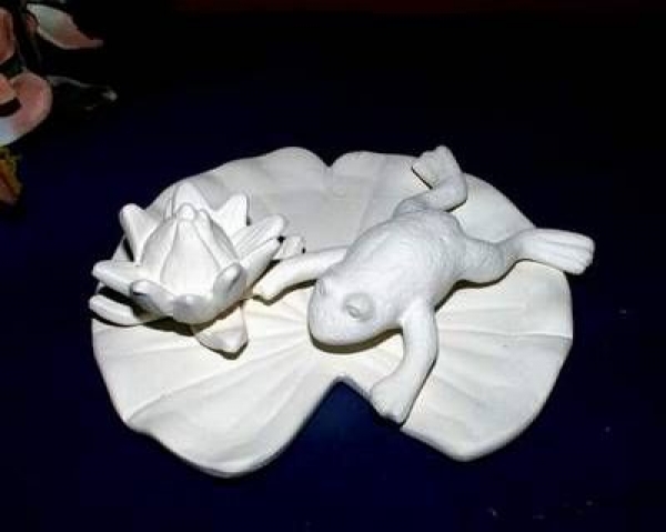 Seerosenblatt mit Frosch – Schrühware