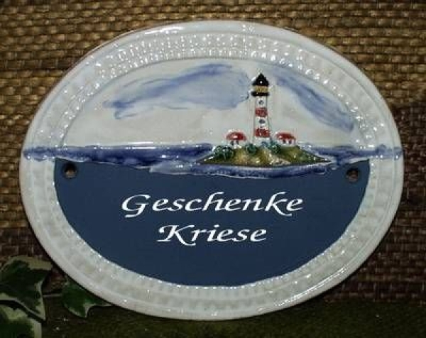 Keramik-Türschild – Leuchtturm auf Insel – 16 x 12,5 cm – Schriftfeld blau – Handarbeit