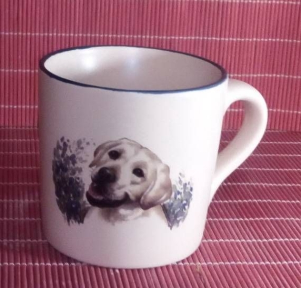 Keramik-Tasse  - Becher mit Wunschname – Motiv: 1 x Hund – Labrador