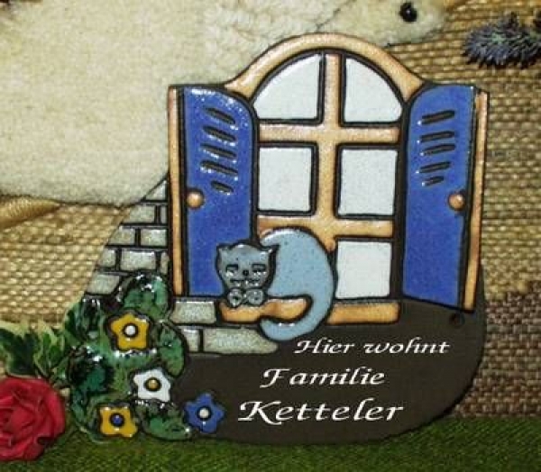 Töpfer-Türschild – Katze am Fenster – 19,8 x 19 cm - dunkelbraun – Handarbeit – DISC