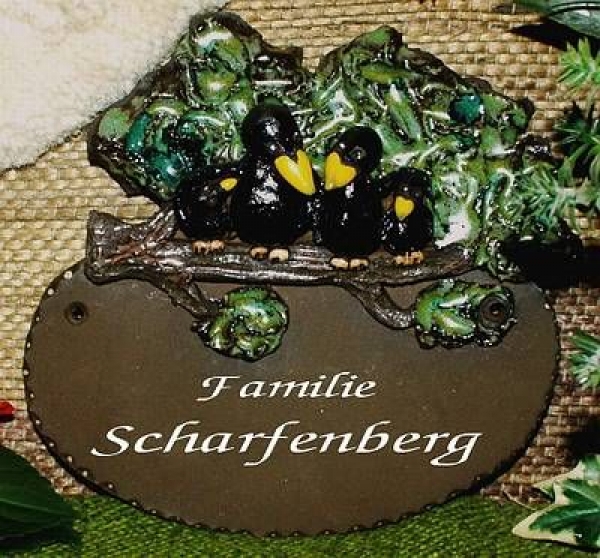 Töpfer-Türschild – Raben-Familie – Eltern und 2 Kinder – 18 x 18 cm – Reliefbild – sehr aufwändige Handarbeit – DISC