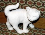 Katze - laufend - 17,8 cm lang – Schrühware