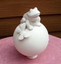 Rosenkugel mit Blättern,  Frosch und Schmetterling (lose) – Schrühware