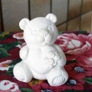 Kalenderbär – Februar – Valentinstag – mit Herz und Blumen – 8 cm hoch - Schrühware