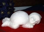 DONAS – Marienkäfer-Baby – schlafend – 19,5 cm lang – Schrühware