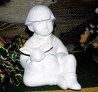 Landkind – Junge mit Hase – 22,5 cm hoch – Schrühware