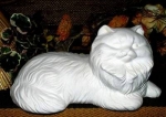 Perserkatze - liegend - 26,5 cm lang - Schrühware